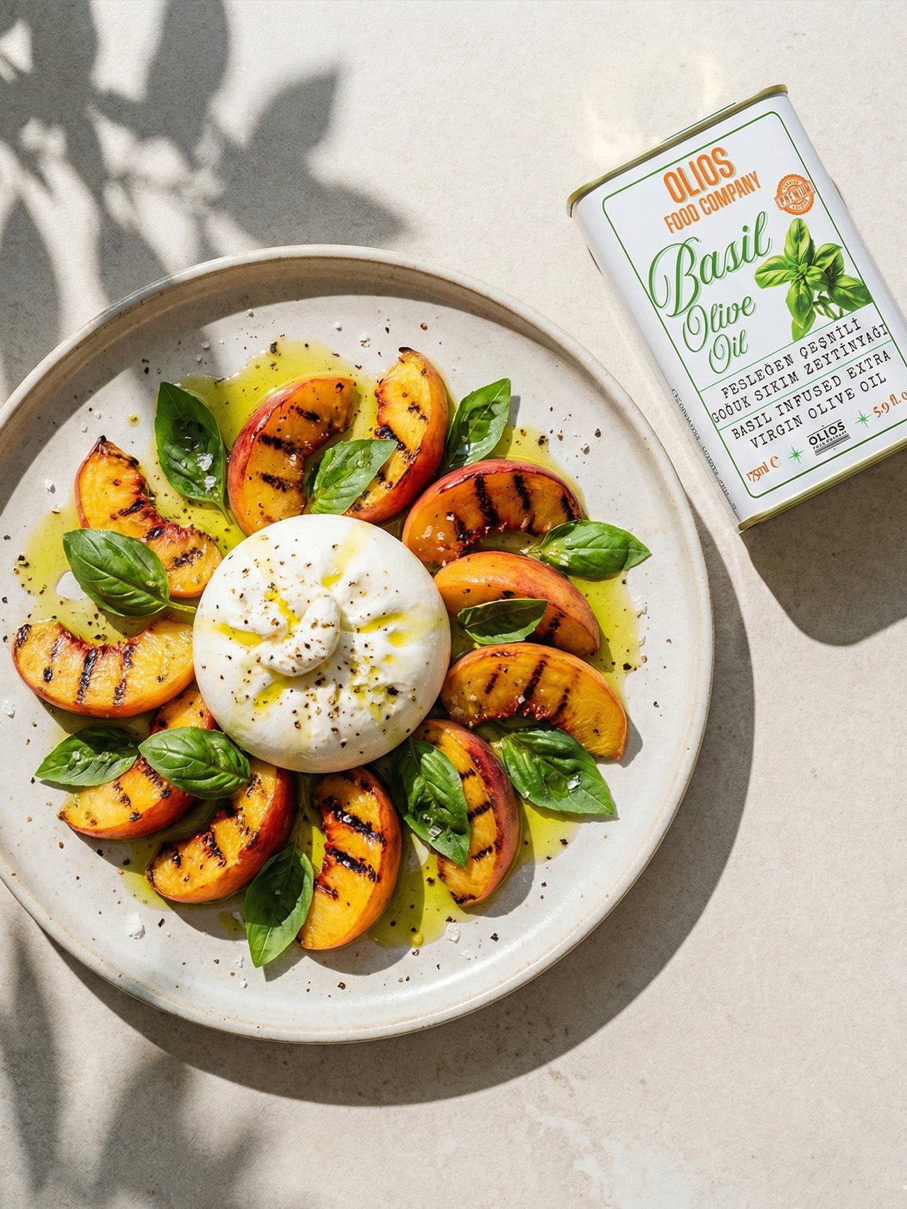 Yazı Getiren Lezzet: Şeftalili ve Fesleğenli Burrata